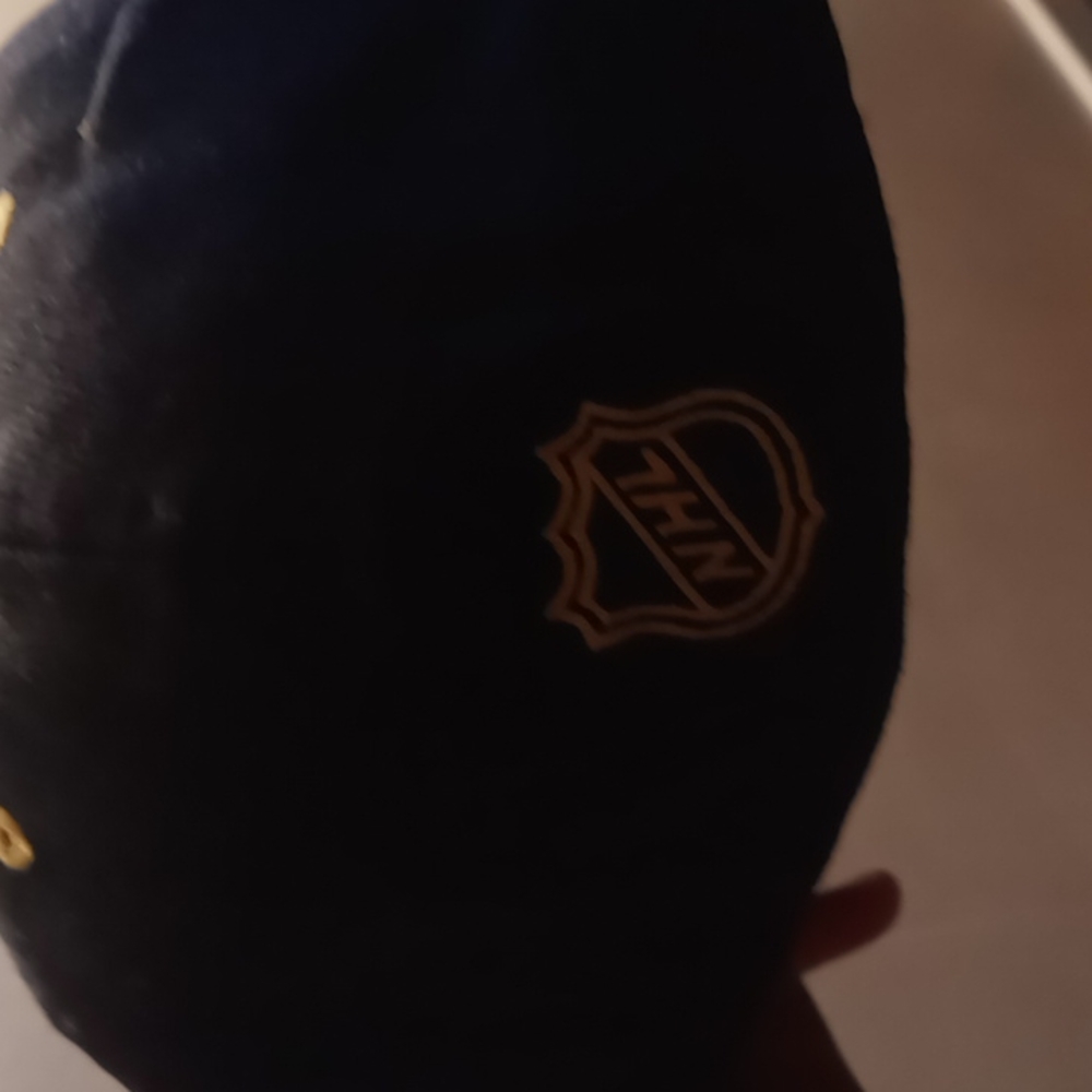 Bruins hat - Picture 4 of 10